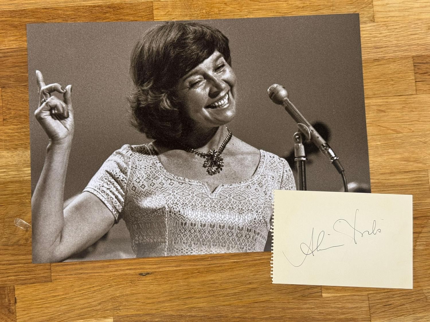 Alice Babs Swedish jazz icon & Eurovision pioneer, genuine Autograph
