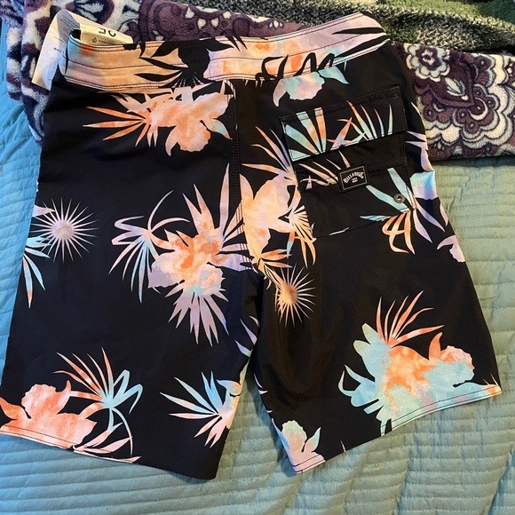 NWT Billabong Recycler Sunday Pros Black Tropical Board Shorts 25 Beach