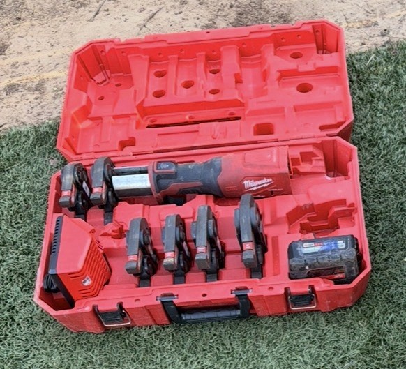 2 Milwaukee 2922-22 M18 Force Logic Press Tool’s 1 M12 Gas Mega Jaws Bundle