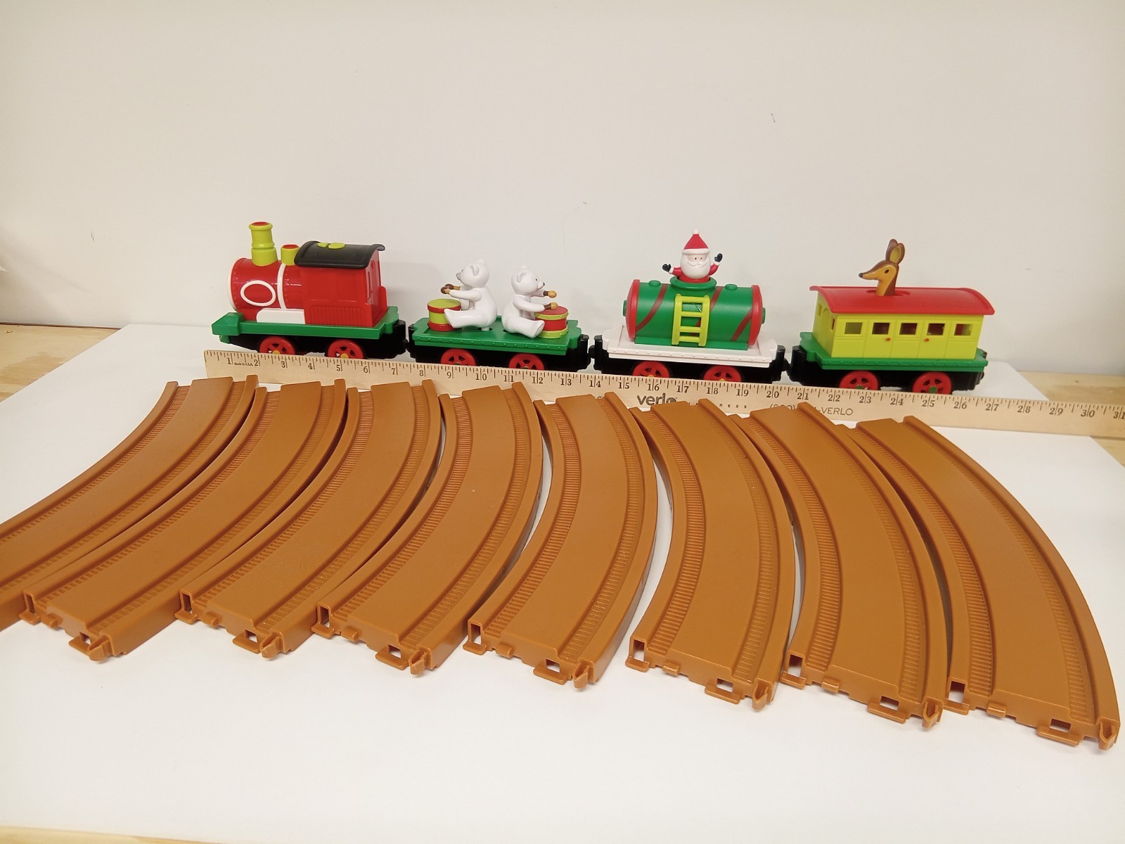 Battat All Aboard Christmas Santa Animated Train Set w/ Track COMPLETE & WORKING
