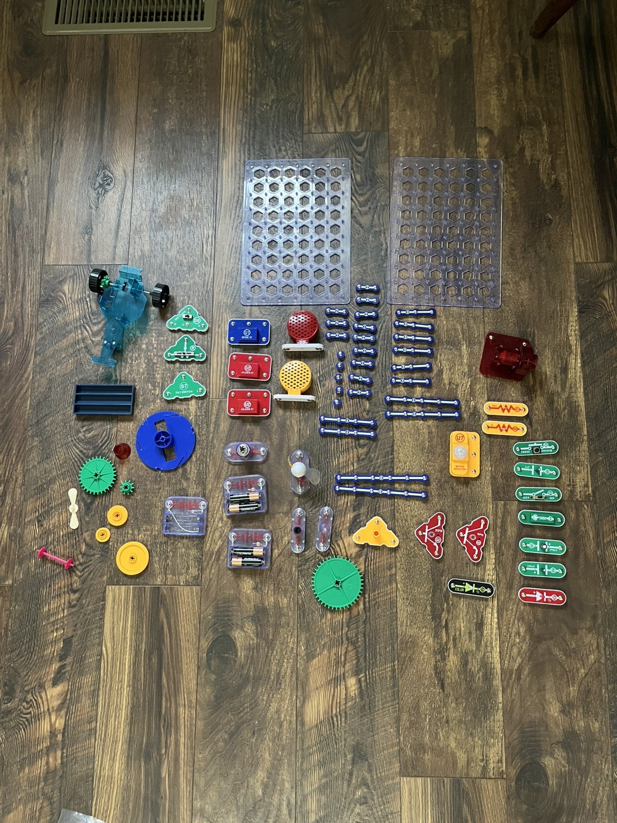 Electronic Circuit Snap set Lot 72 pieces STEM science and electrocircuit learn