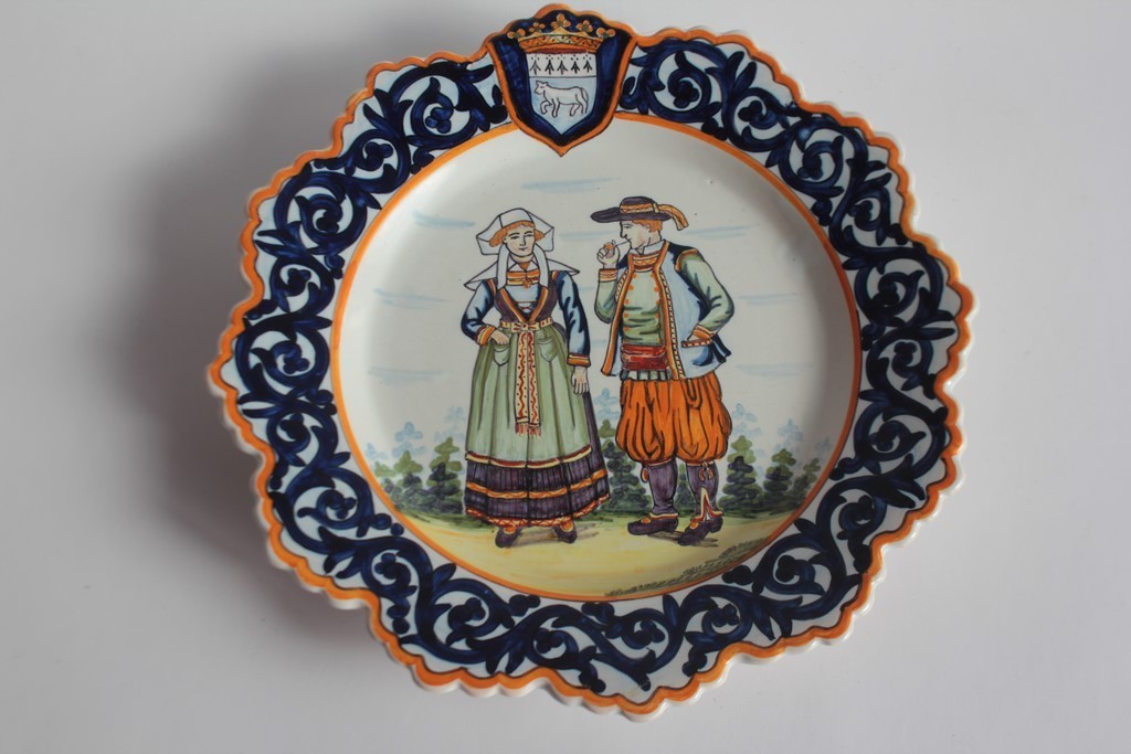 Henriot Quimper Bretons earthenware plate (65724)