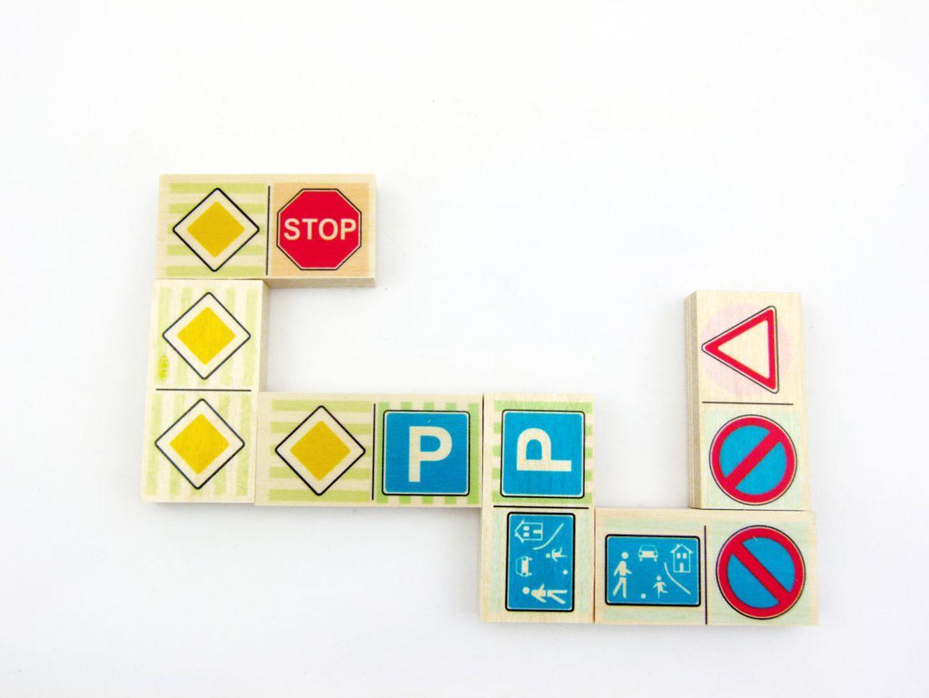 Wooden Toy Domino Game Traffic Signs 60x10x30mm NEW Domino Reminder