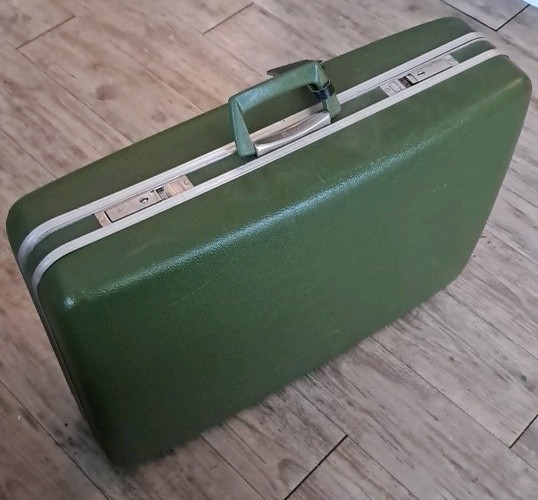 Vintage 24×17×7 American Tourister Suitcase Cascade Avocado Green Hard shell 60 