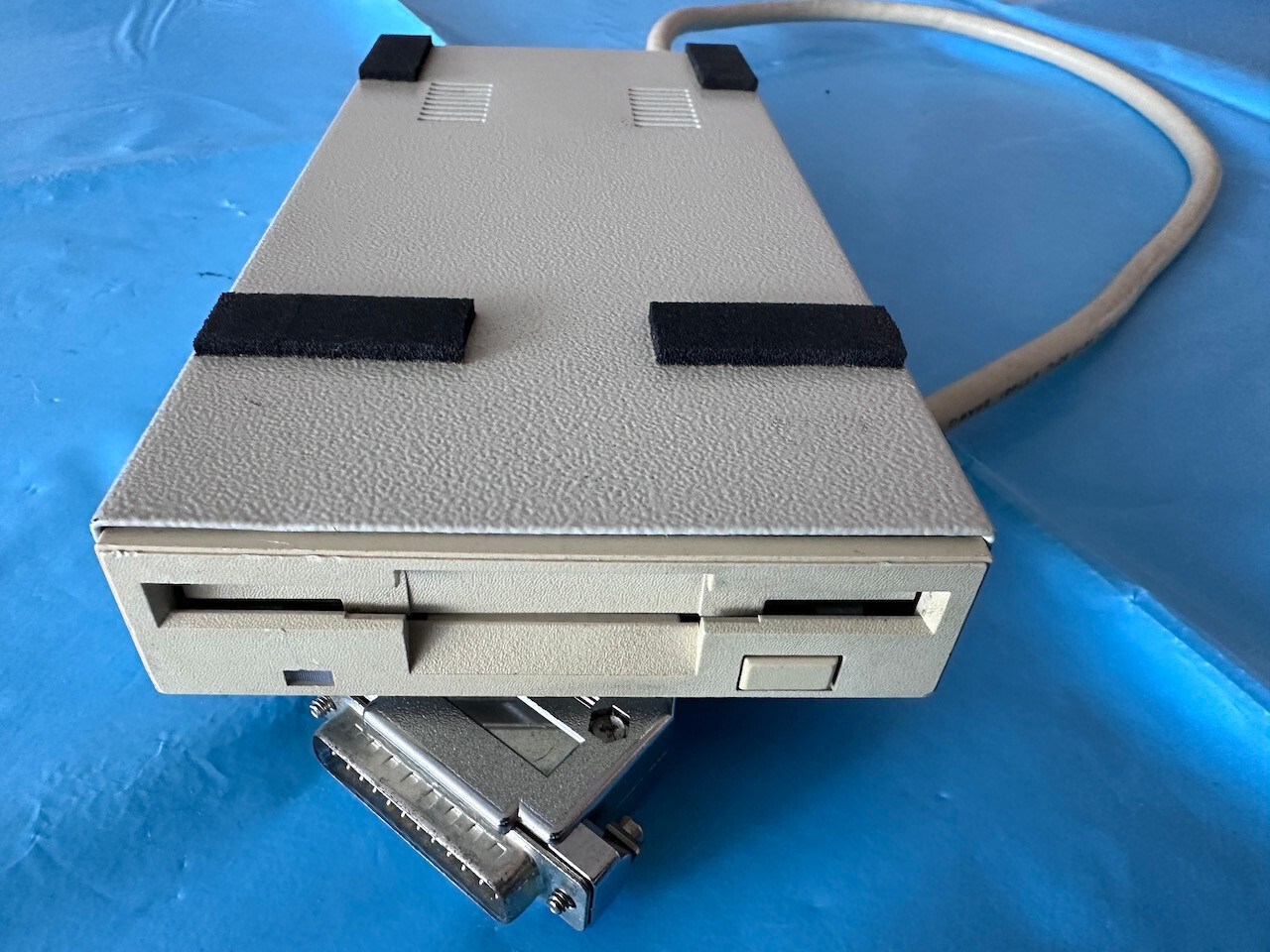 External Disk Drive, Very Compact For Amiga 500 - A4000, CDTV... Works. #06 25