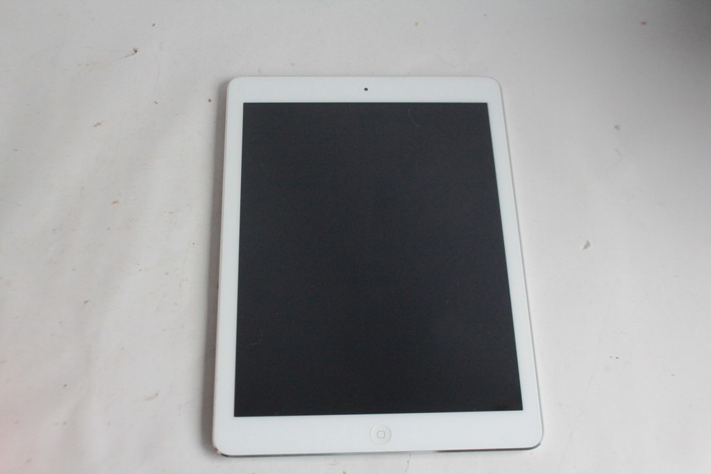 APPLE iPad Air Tablet A1474 (75384)