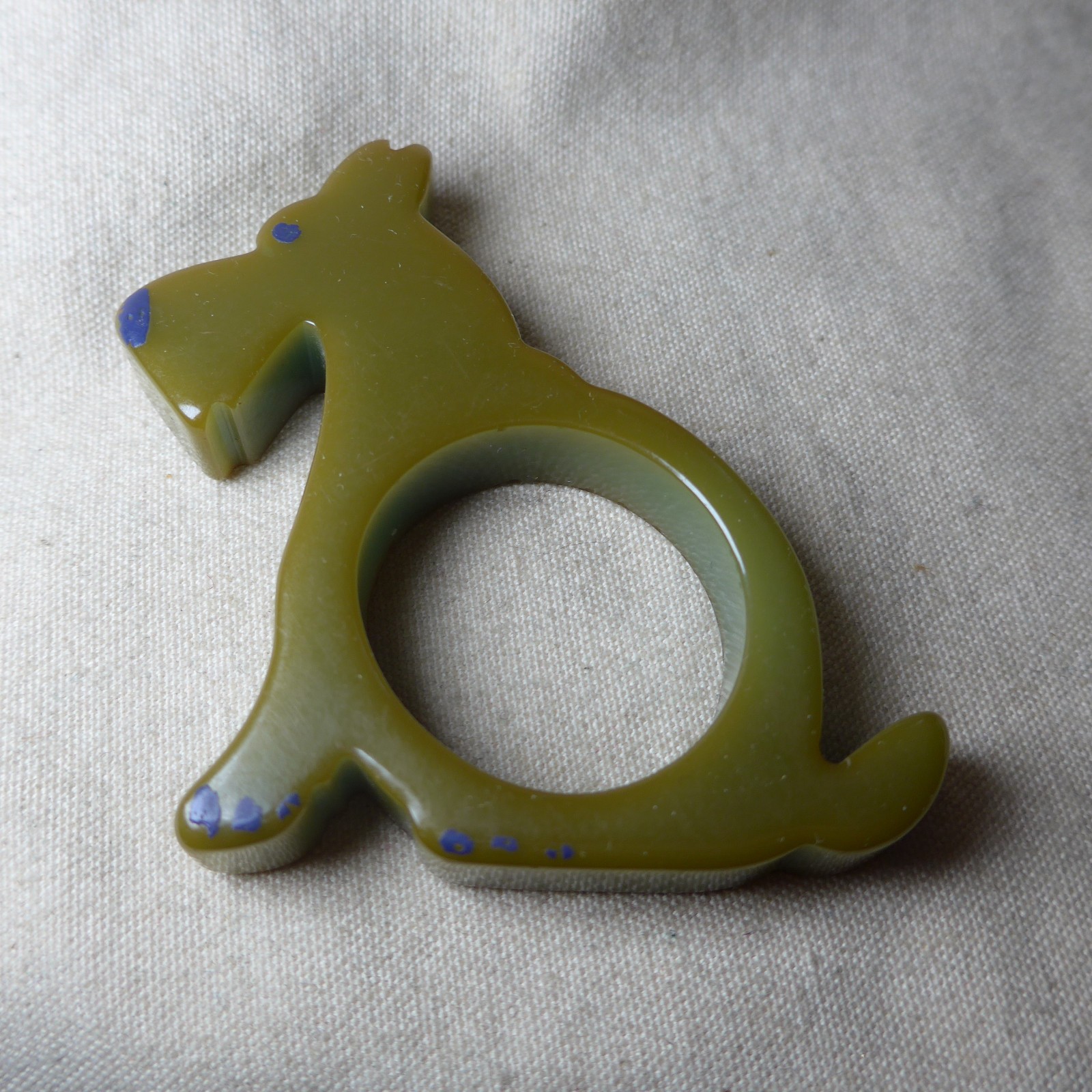 Vintage Art Deco Olive Green Bakelite Sitting  Scottie Dog Napkin Ring