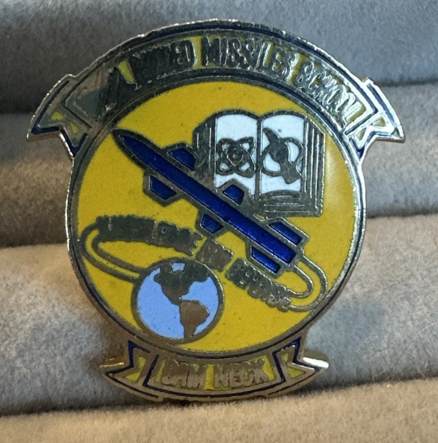 VINTAGE NAVY GUIDED MISSILE SCHOOL DAM NECK LAPEL PIN -- PLEASE SEE PHOTOS!!