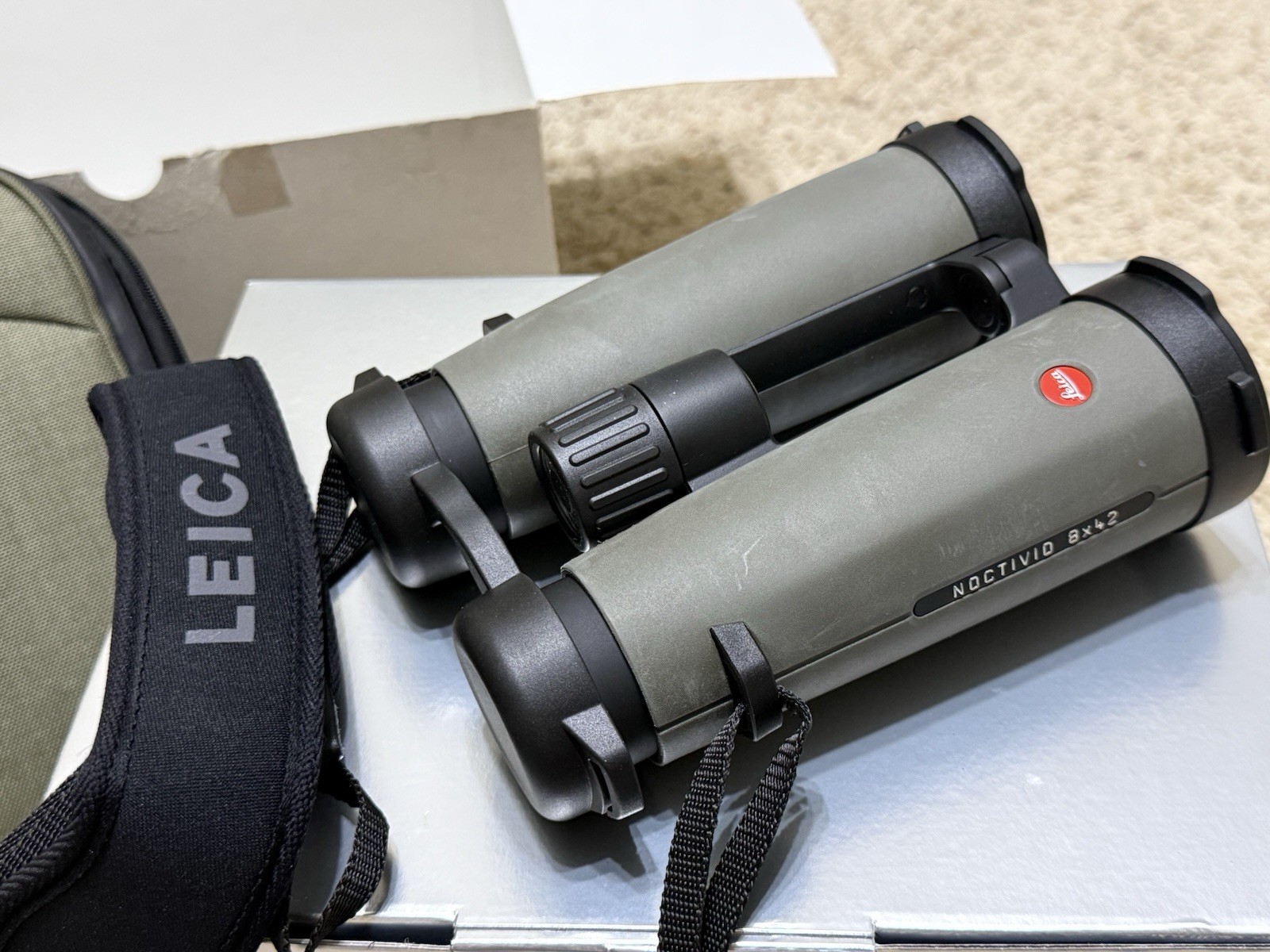 Leica Noctivid 8x42 Binoculars Green 40386