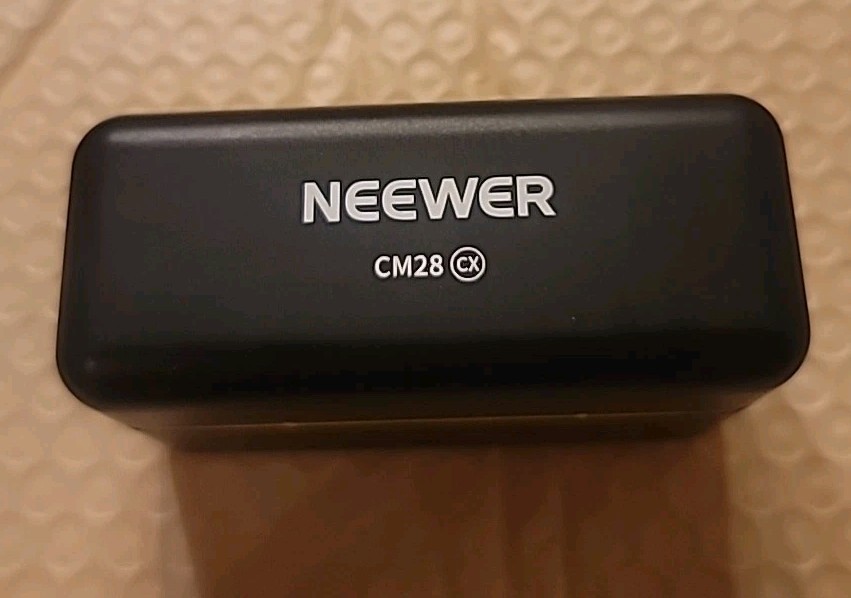 NEEWER CM28 Wireless Lavalier Microphone System, Used