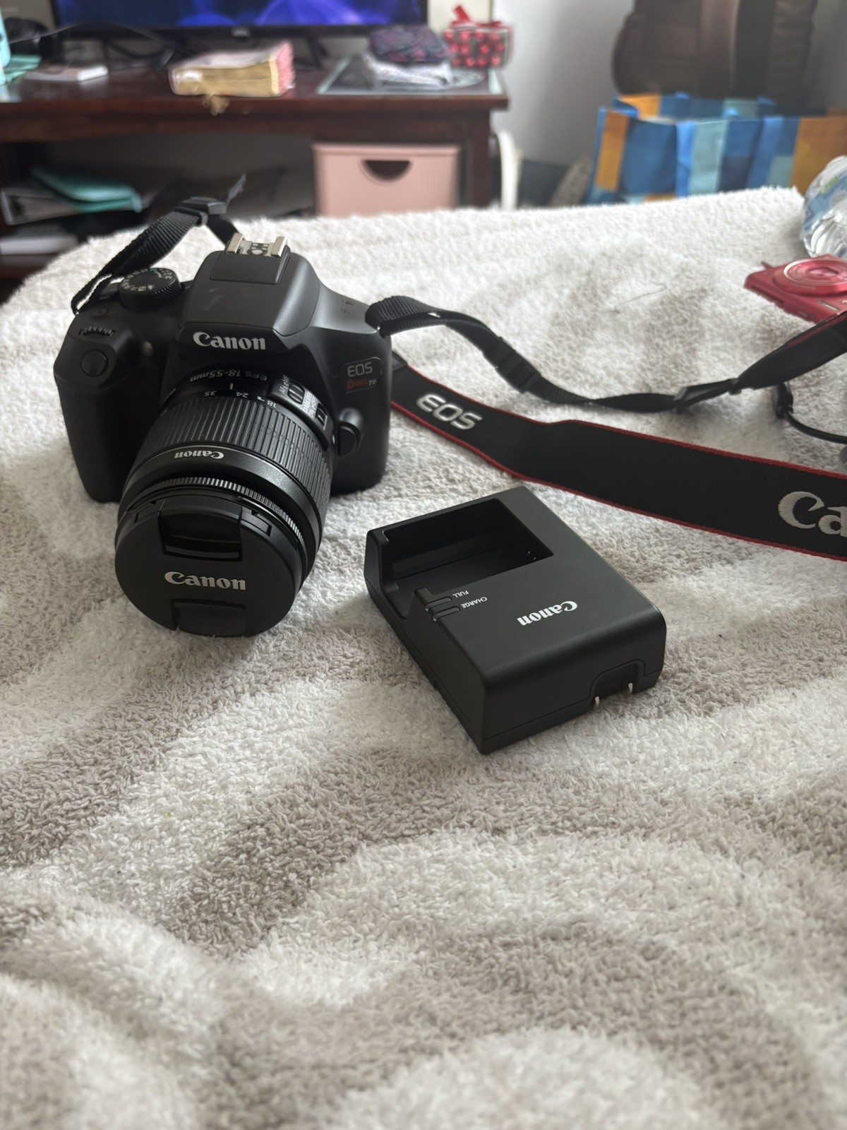 Canon EOS Rebel T6 DSLR Camera + EF-S 18-55mm IS II Lens Kit w/ Battery Charger