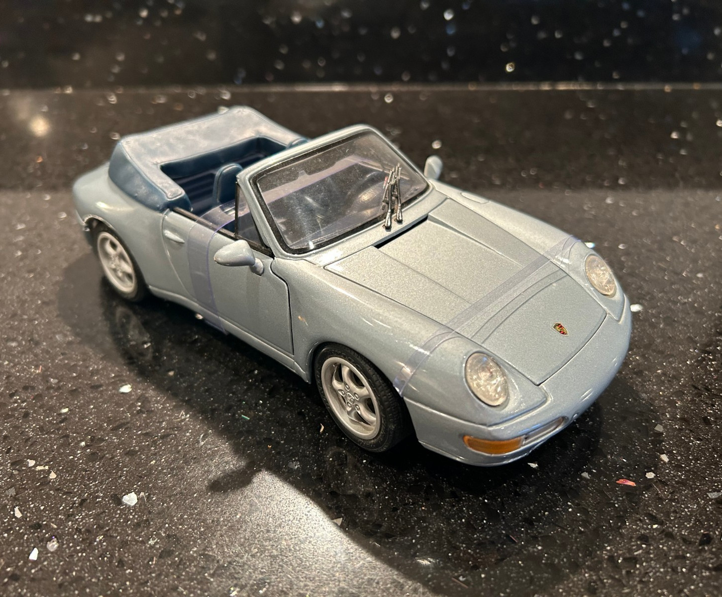 Porsche 911 Carrera 1994 Maisto 1:18 Die Cast Model car, New Blue boxed