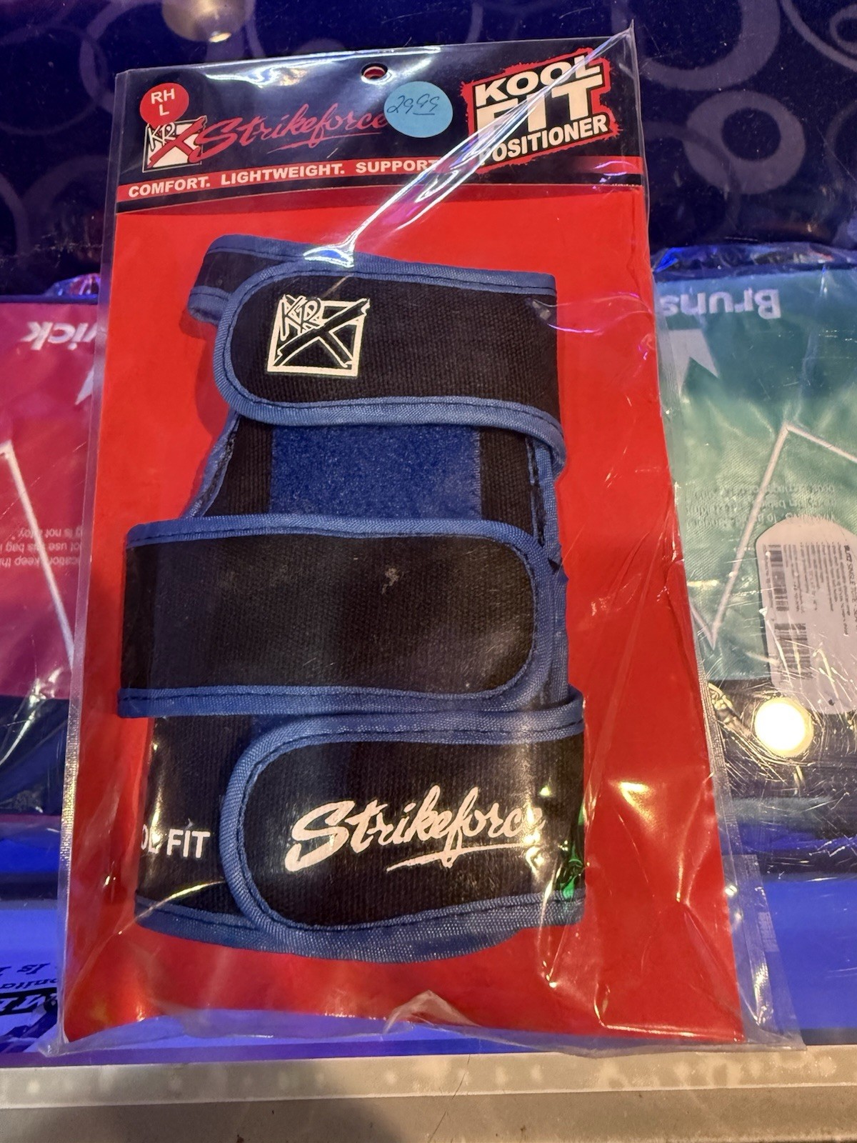 KR Strikeforce Kool Fit Blue Positioner Bowling Glove Support - Right Hand/Large