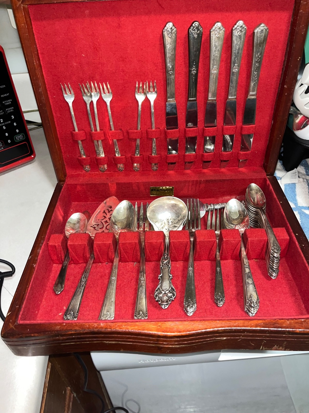 1847 rogers bros silverware set 46 pcs oak and acorn design