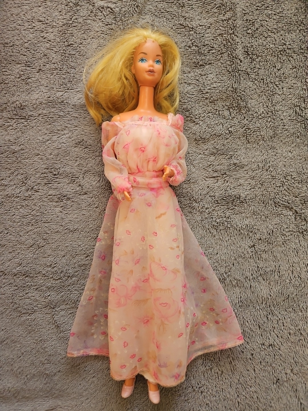 1966 KISSING BARBIE, GOOD TO VERY GOOD CONDITION.