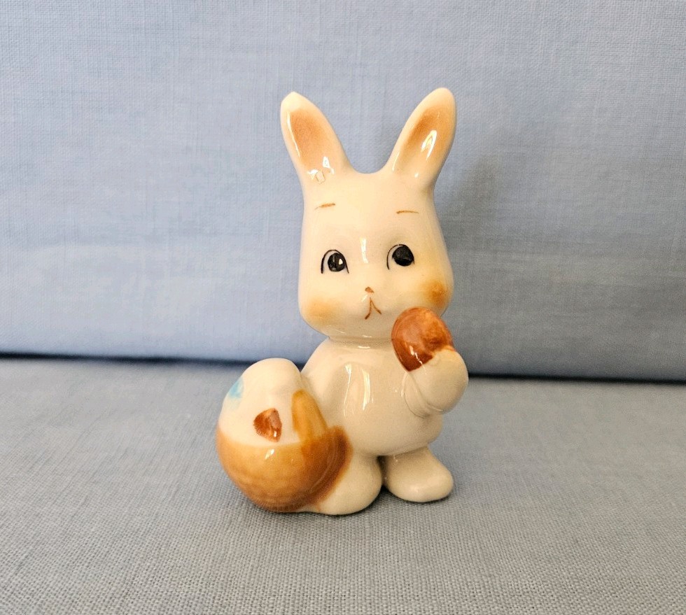 Vintage Ceramic Easter Bunny Rabbit with Basket of Eggs 3 1/4"
