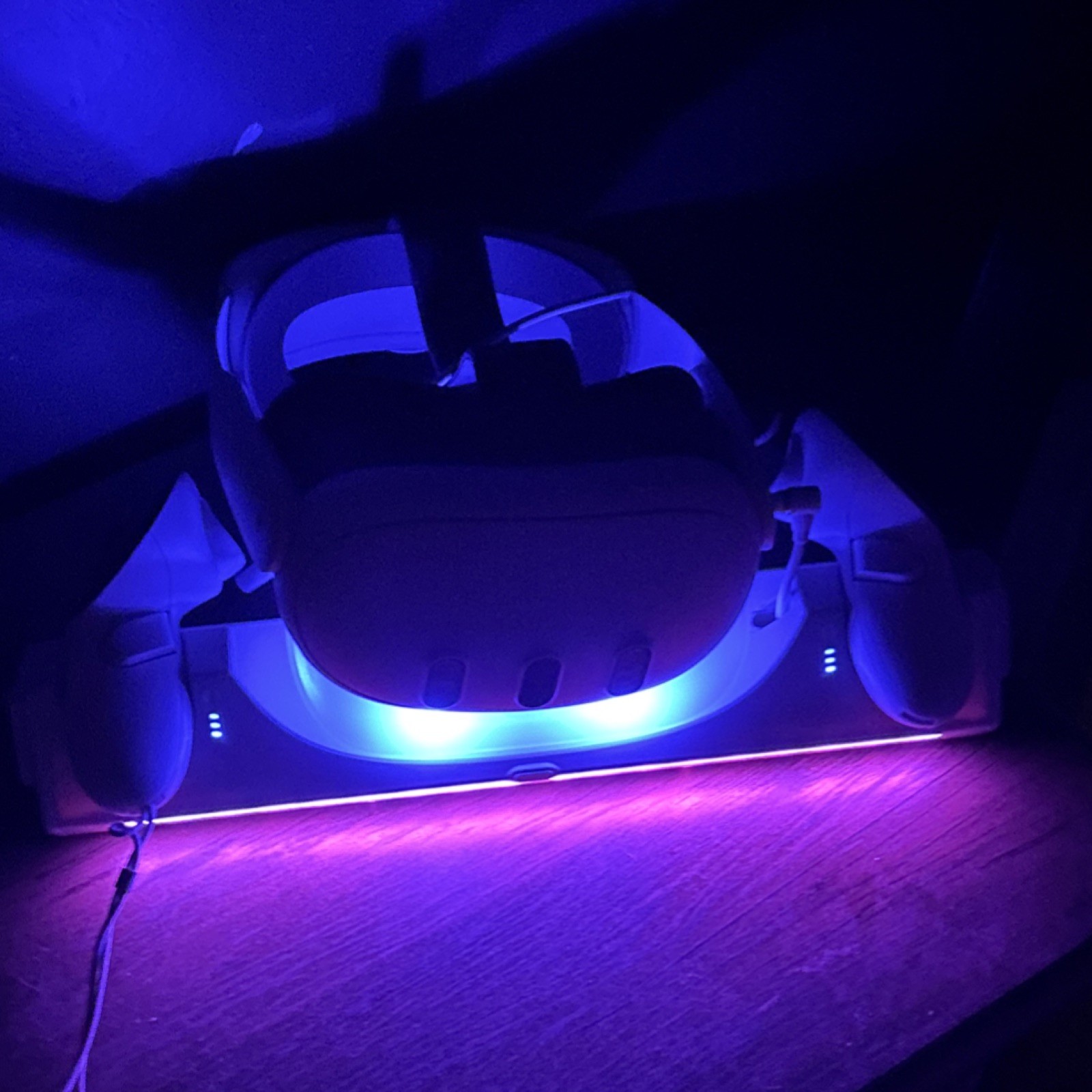 Meta Quest 3 512gb with RGB charging dock and rechargeable head strap 