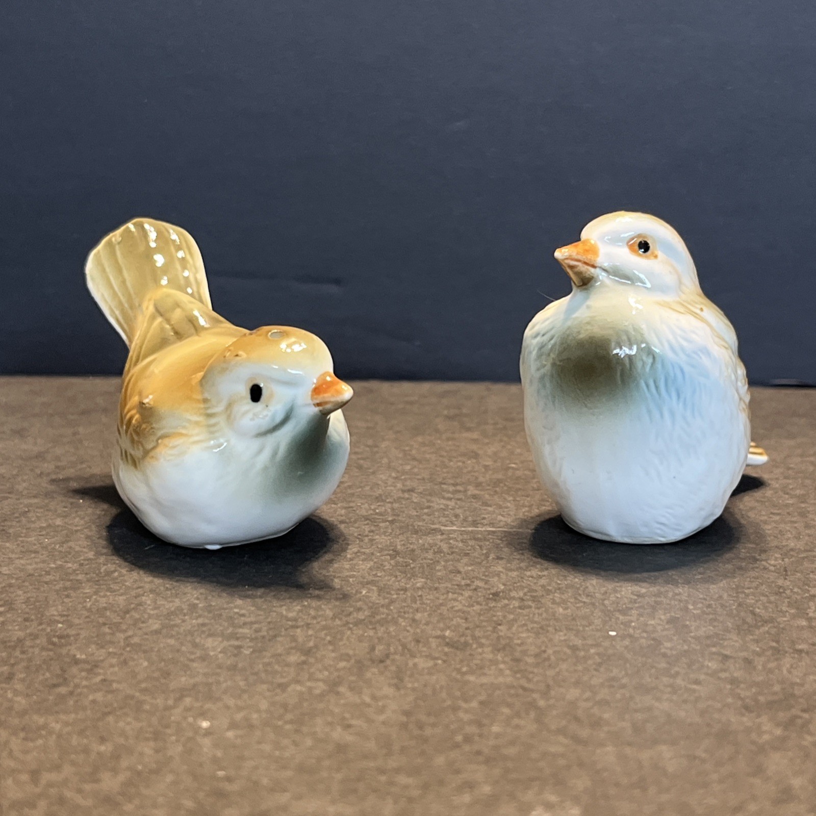 BIRD SALT AND PEPPER SHAKERS MADE IN HAS STOPPERS PRE-OWNED
