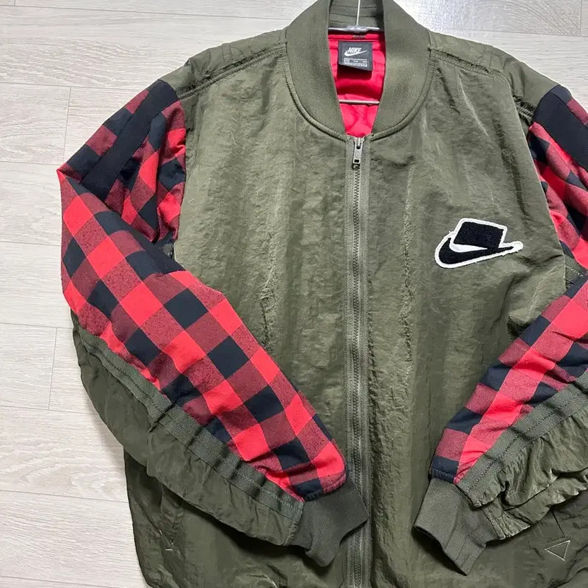 Nike NSW Maroon Bomber Jacket - XXL, Green with Red Lining