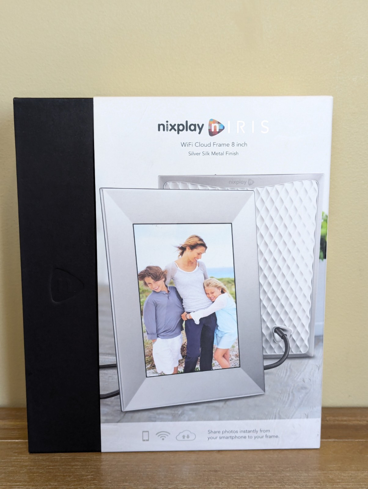 Nixplay IRIS 8” Wi-Fi Cloud Digital Photo Frame Silver -Pre-owned -Tested WORKS!