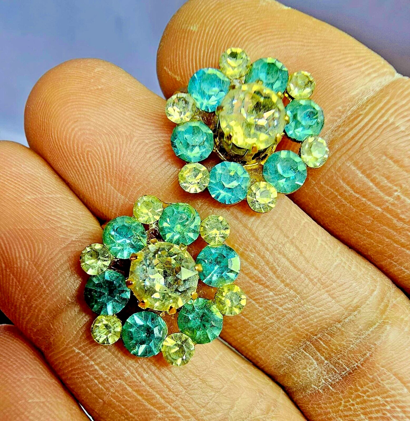 Goldtone Screwback Earrings Flower Shaped w Blue Clear Stones- B32