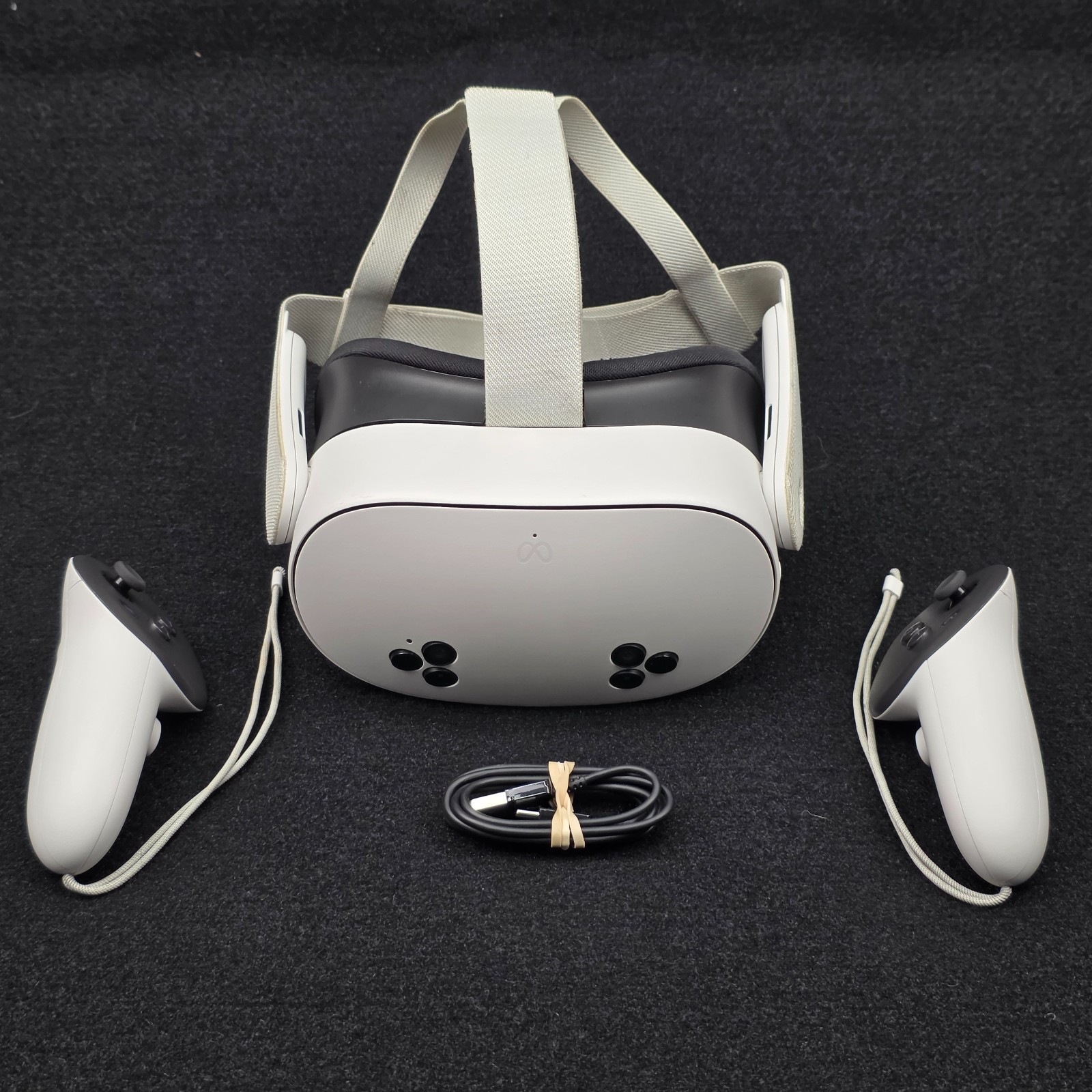 Meta Quest 3S 128GB All-in-One VR Headset with Controllers