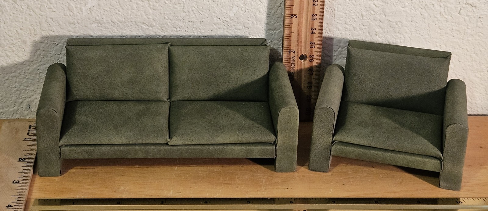 DOLLHOUSE MINIATURE 1:12 SCALE NEW PLEATHER COUCH / SOFA & ARMCHAIR GREEN