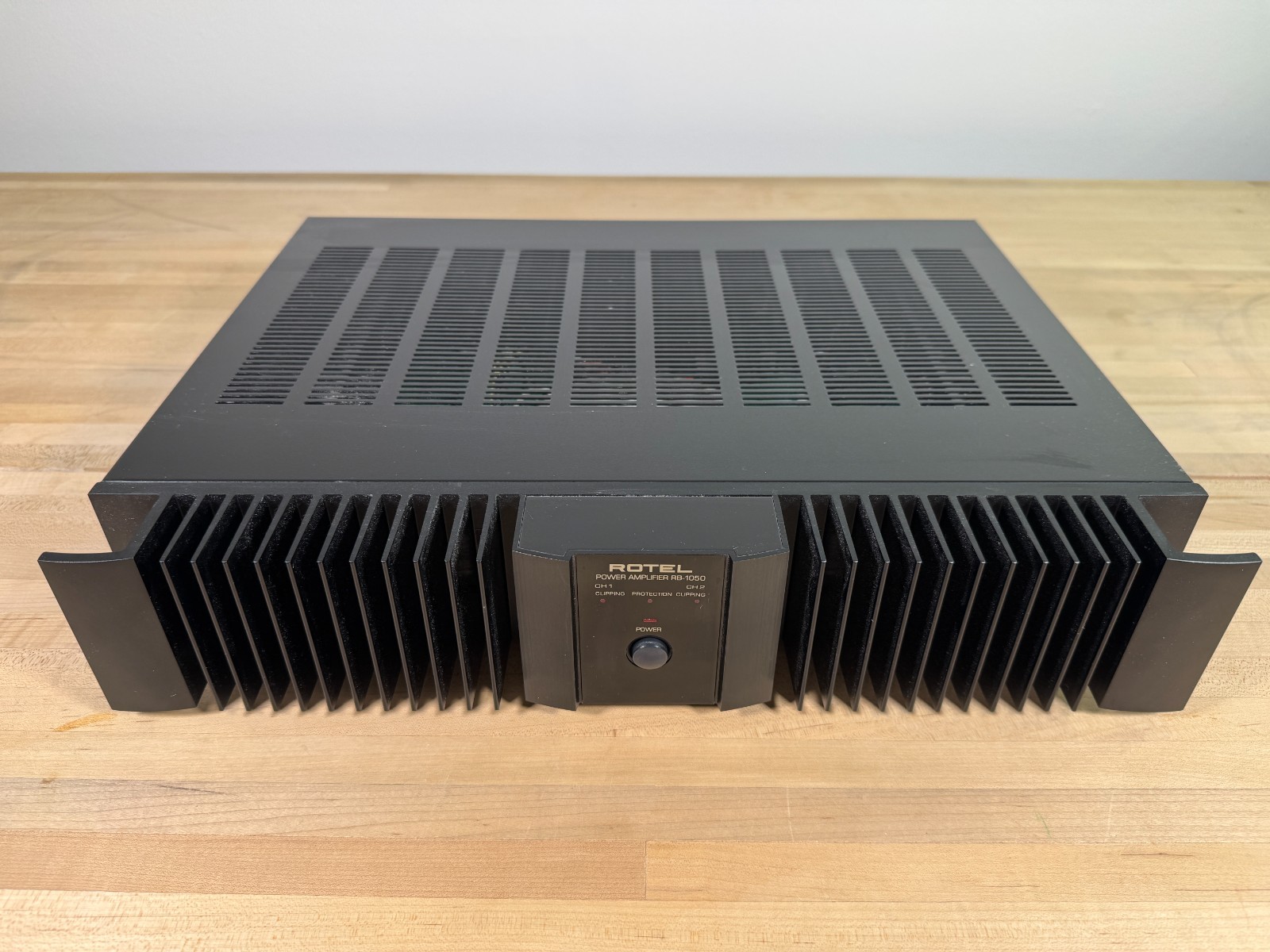 Rotel RB-1050 2 Channel Power Amplifier 70 watts x 2 *Works