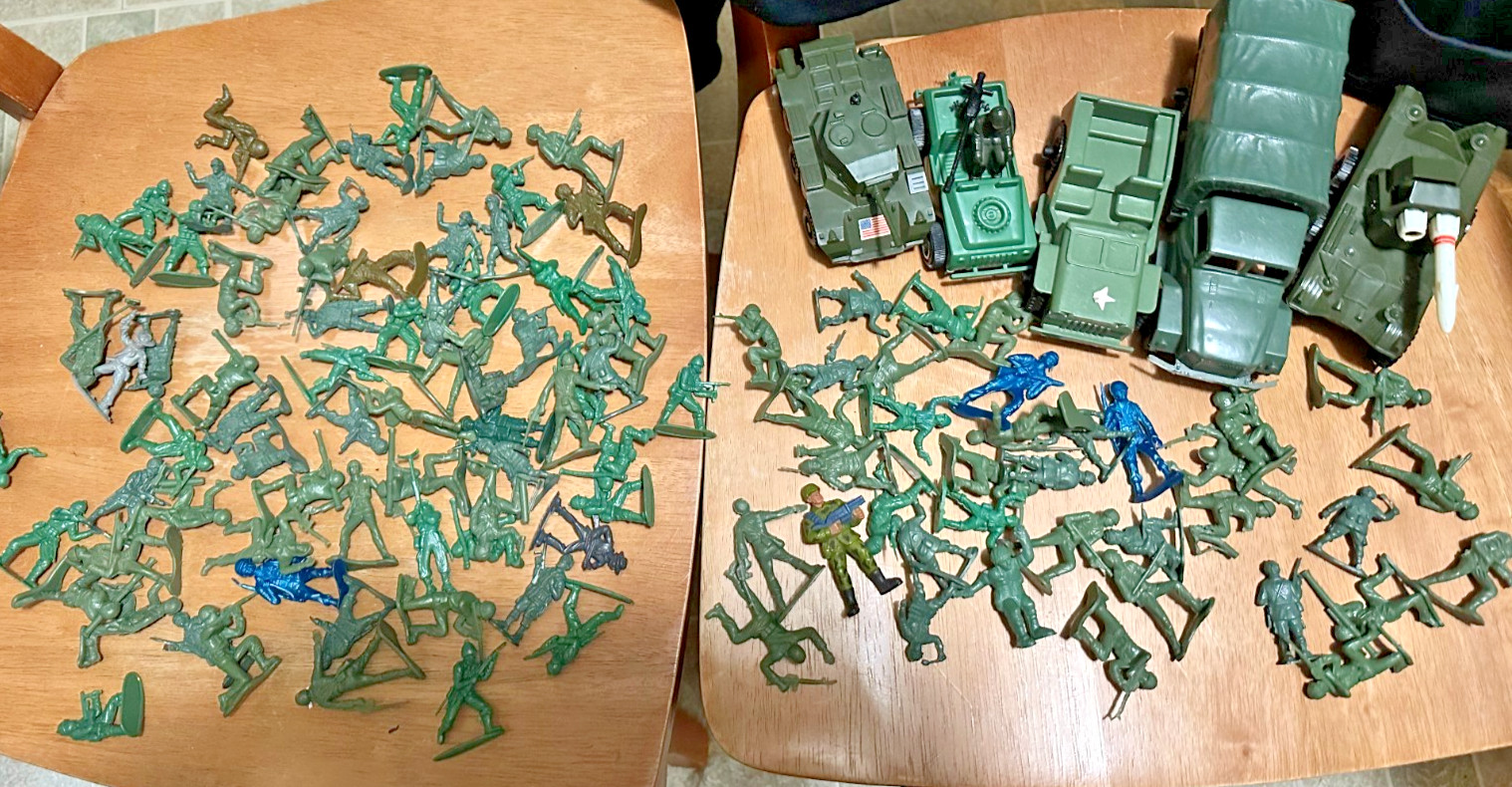VINTAGE GREEN ARMY MEN AND VEHICLES