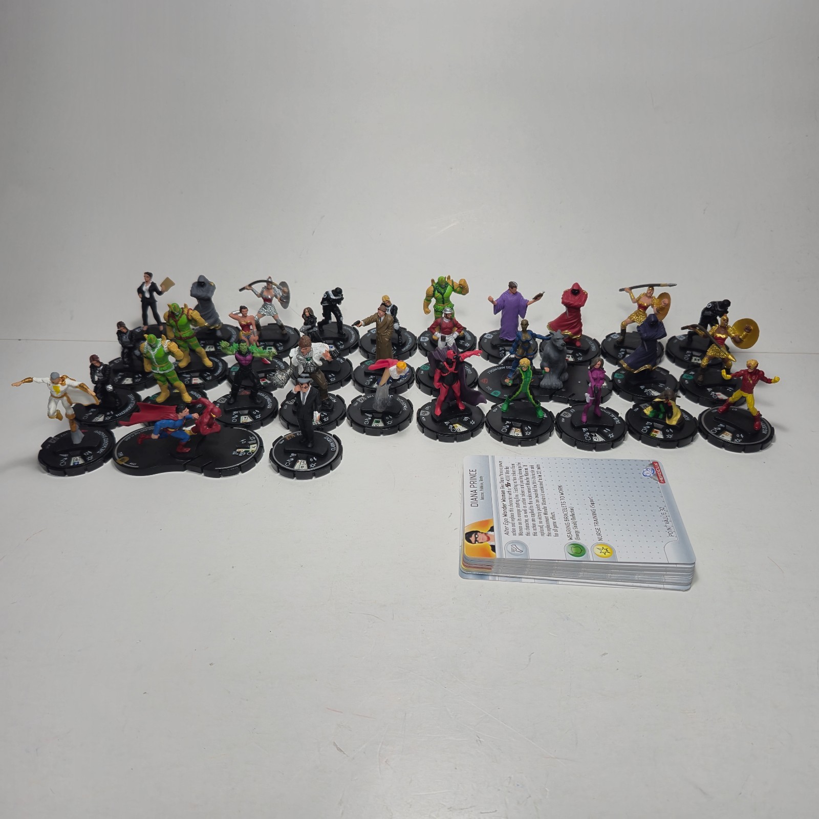 DC Heroclix BATMAN THE BRAVE AND THE BOLD Lot of 32 Figures w/Cards 045 049 102