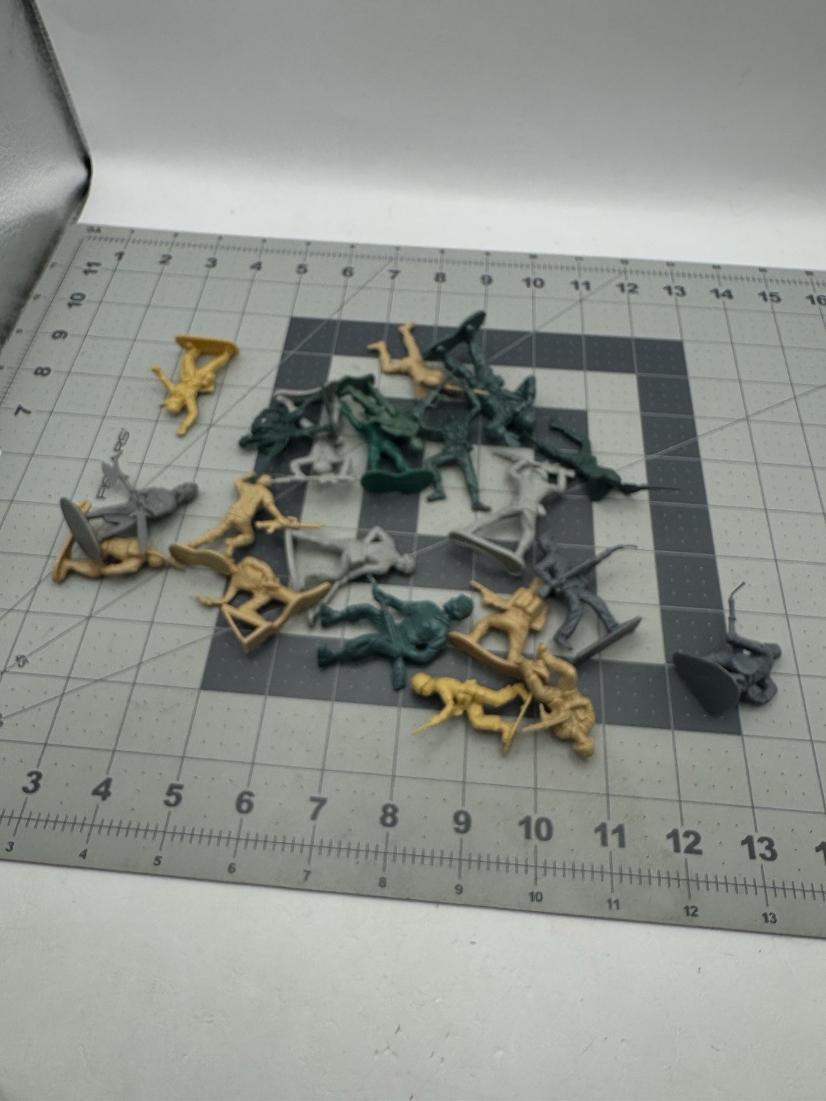 Lot Of Vintage/Mixed Lot Army Men Soldiers Plastic Toy Men