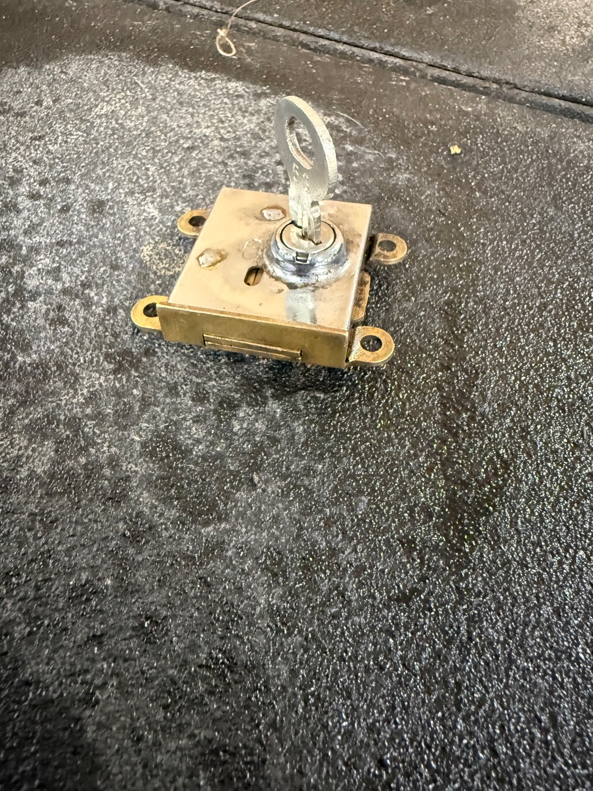 Automatic Electric 29S Lock And Key For Upper Housing 3 Slot Payphone