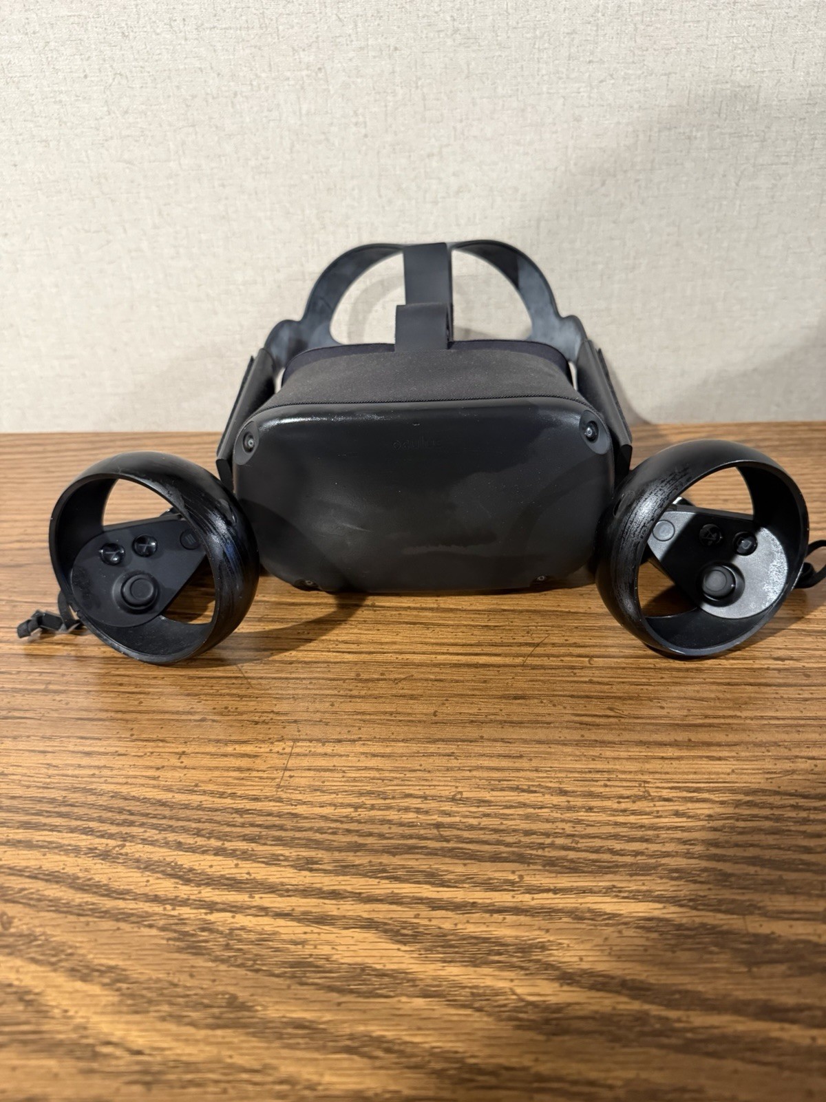 Oculus Meta Quest Virtual Reality Headset With Controllers 64GB