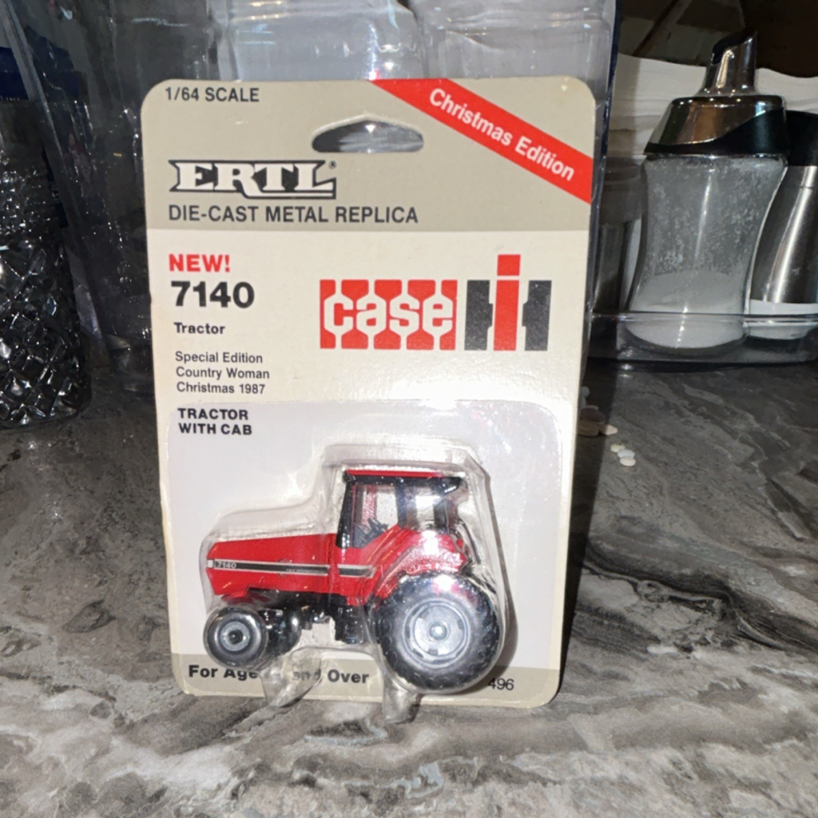 Ertl Case IH 7140 Tractor 1:64 Diecast Christmas Edition Special Replica 1987