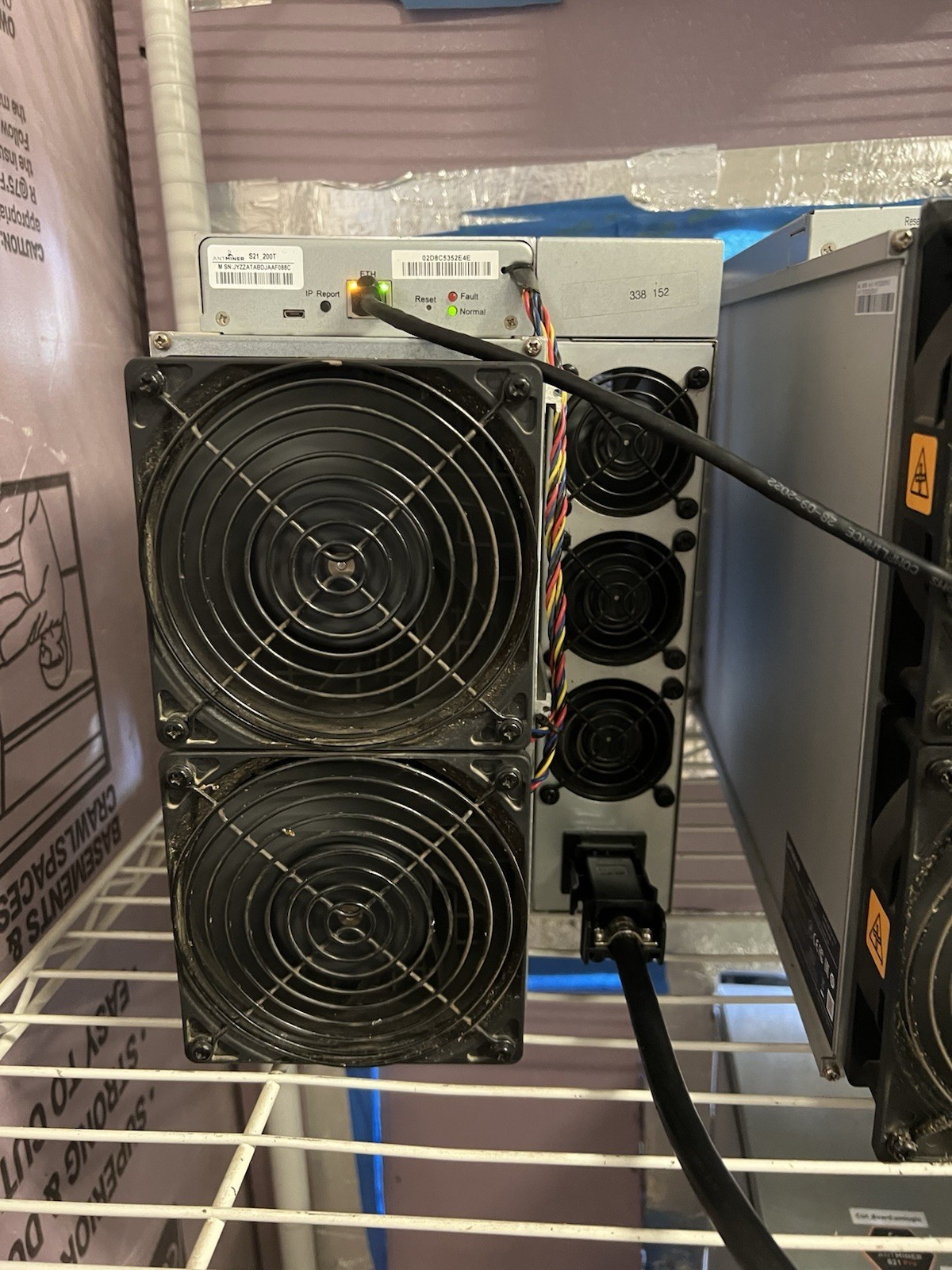 USED - Bitmain Antminer S21 200TH Bitcoin Miner – SHA-256 ASIC - BOX