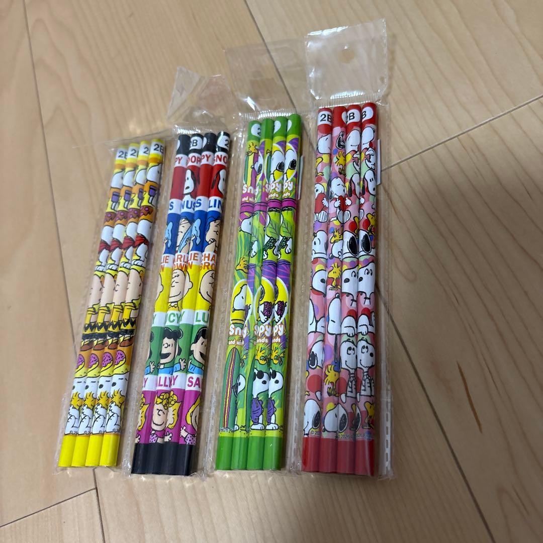 Snoopy Peanuts 2B Pencil Set of 16 Cartoon Stationery Office Supplies