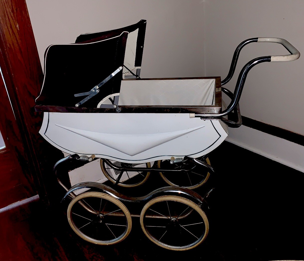 Vintage Pram / Carriage / Buggy