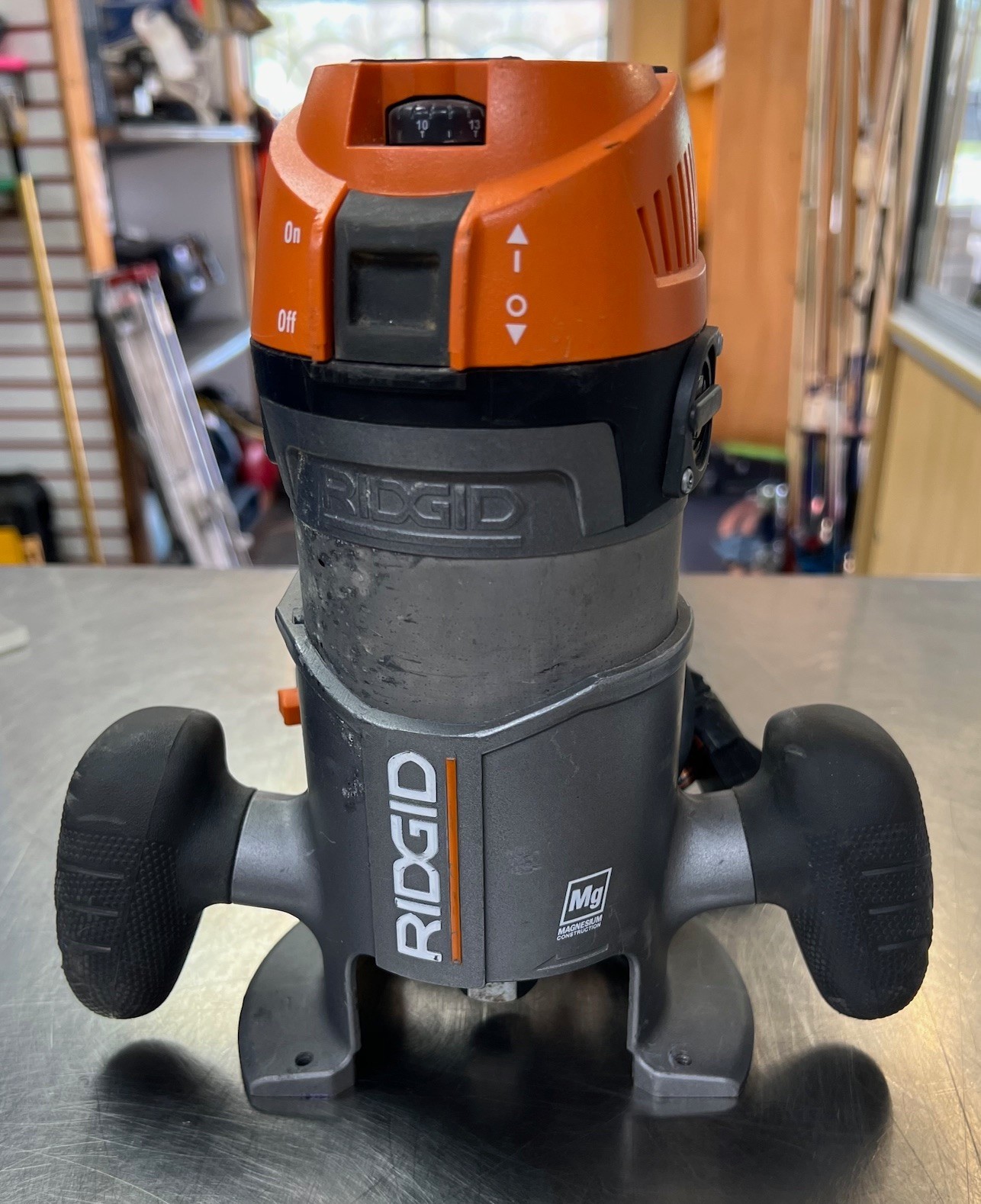 RIDGID R2901 11 AMP 2 HP 1/2 IN. HEAVY-DUTY FIXED CORDED ROUTER