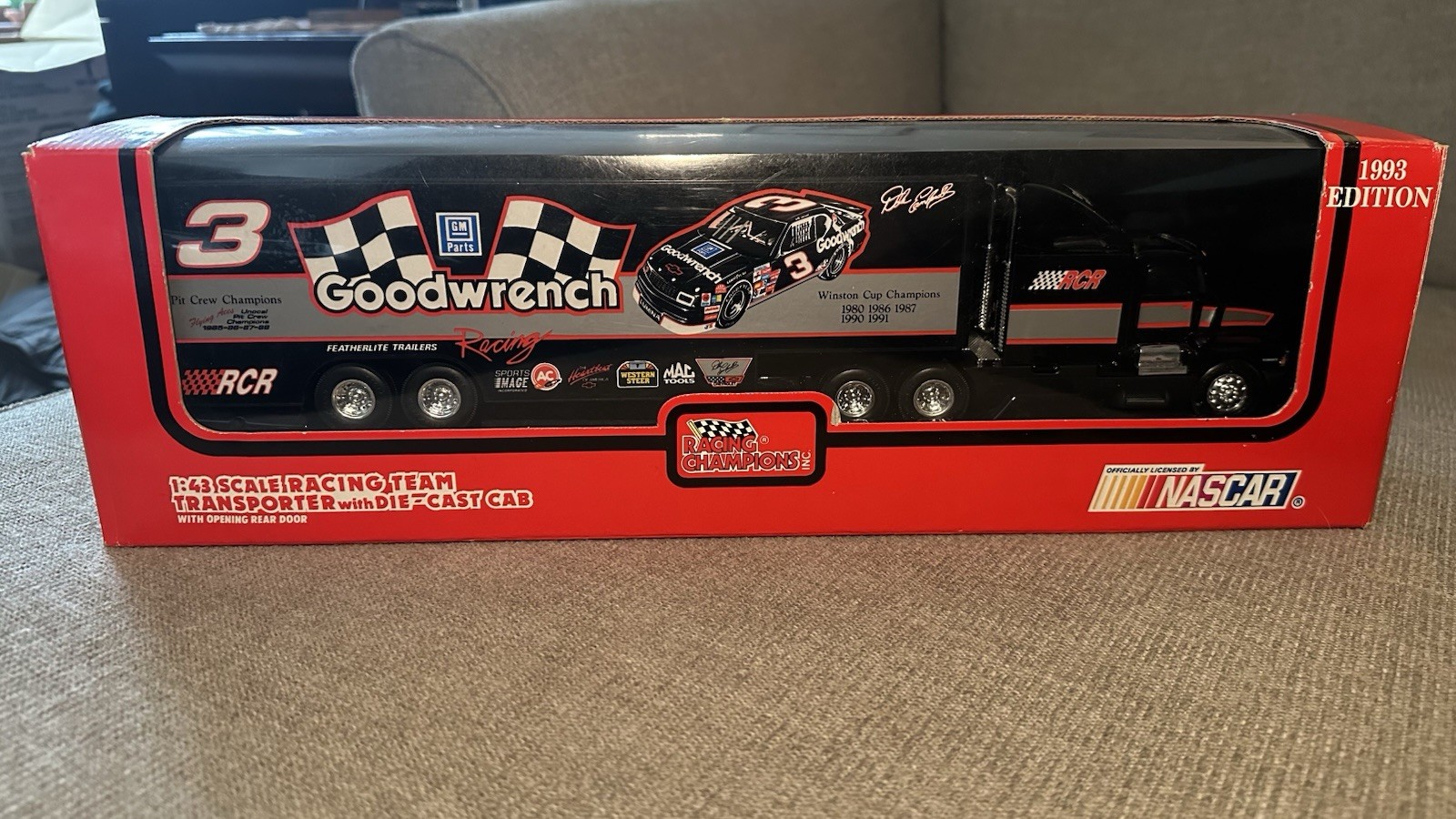 Dale Earnhardt Racing Champions 1993 1/43 Transporter Excellent Condition