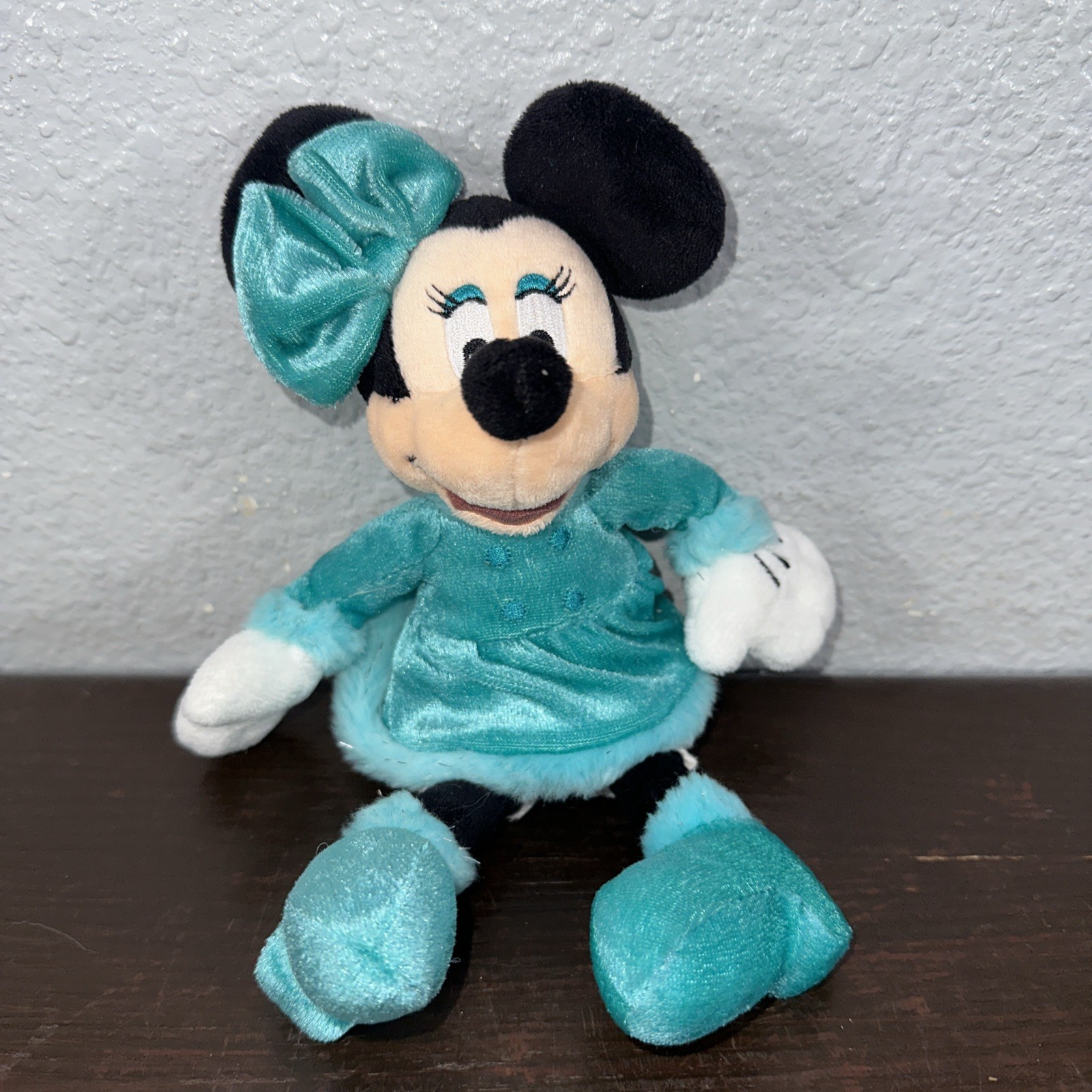 Disney Store Minnie Mouse 8" Beanbag Plush Stuffed Animal Toy