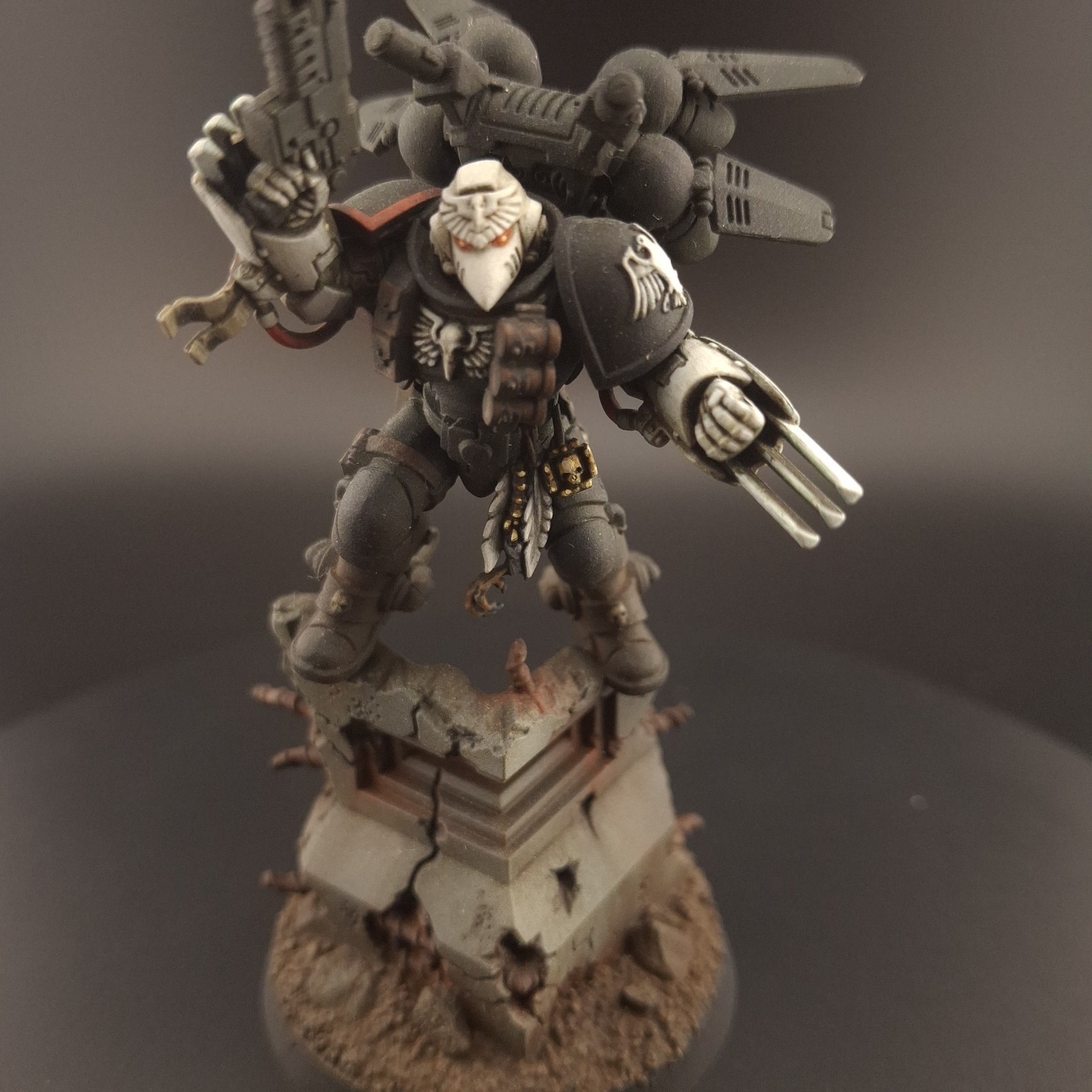 Games Workshop Warhammer 40K Raven Guard Kayvaan Shrike Painted Miniatu…