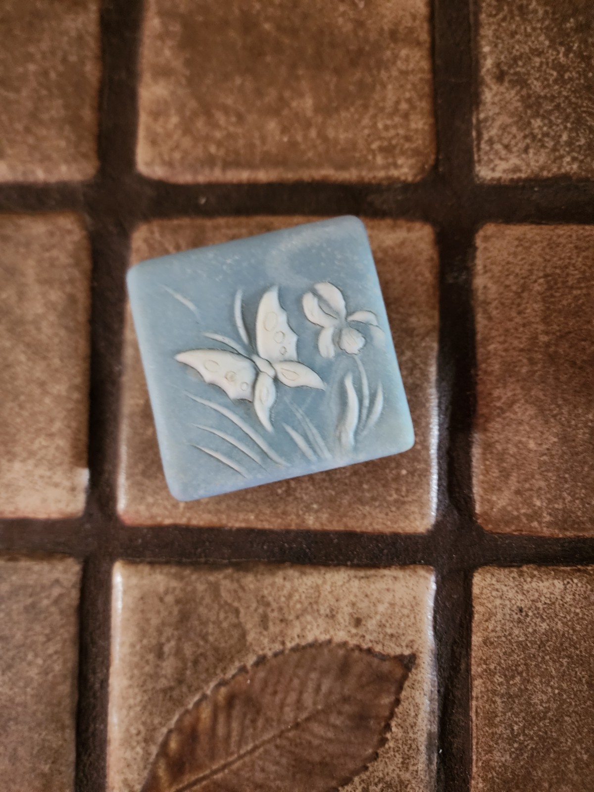 Vtg Butterfly Incolay trinket box turquoise blue, white 3D butterfly 2 3/8"