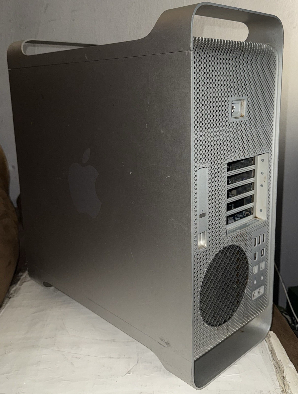 Apple Mac Pro A1186 Silver G86314RUQ2 Desktop Computer Unit ONLY Sold As Is