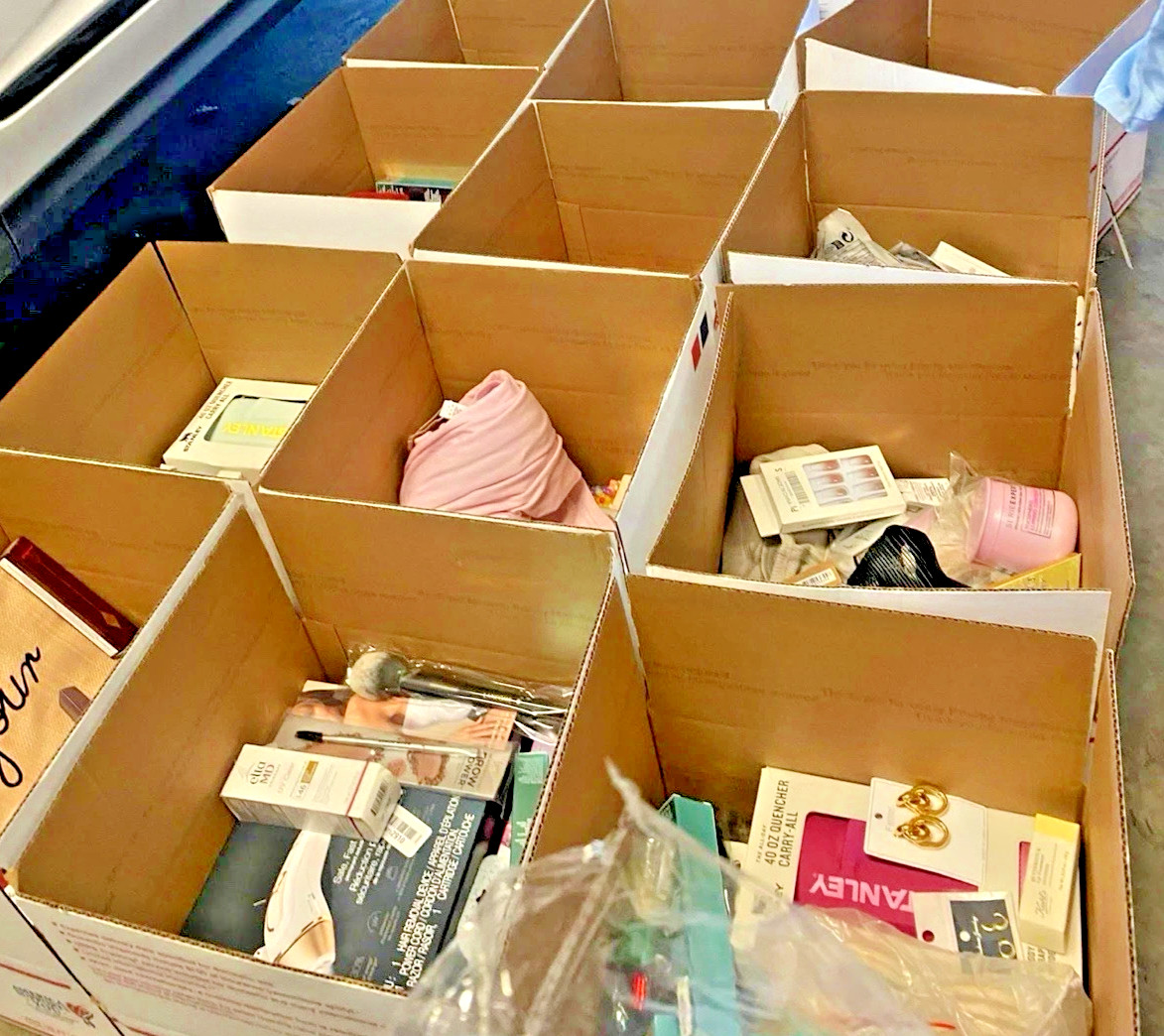 10 pound AMAZON  Liquidation lot -Boxed -General mixed Merchandise- lot WW75