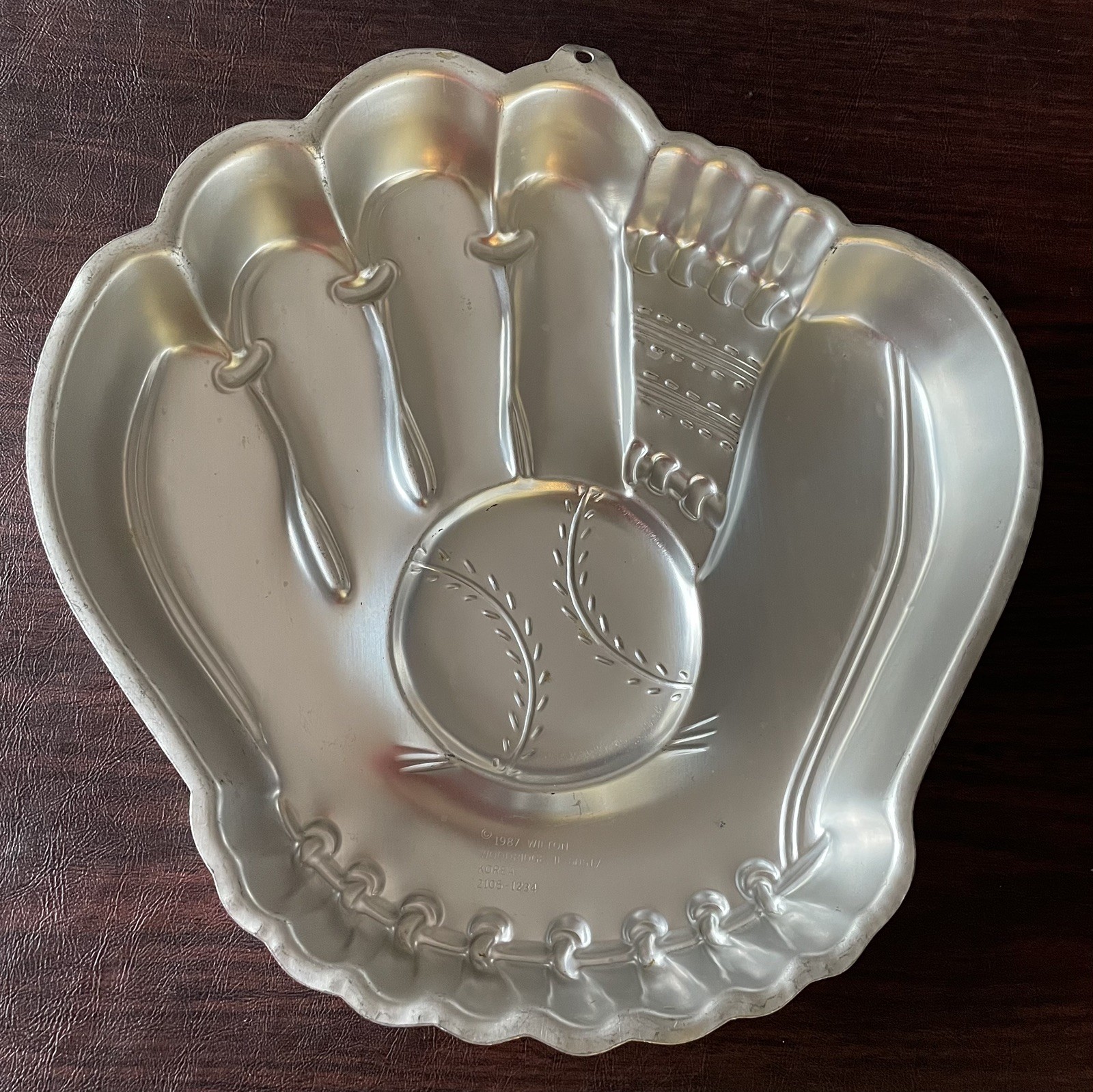 Wilton 1987 Large Baseball Glove Mitt Ball Cake Baking Pan Jello Mold