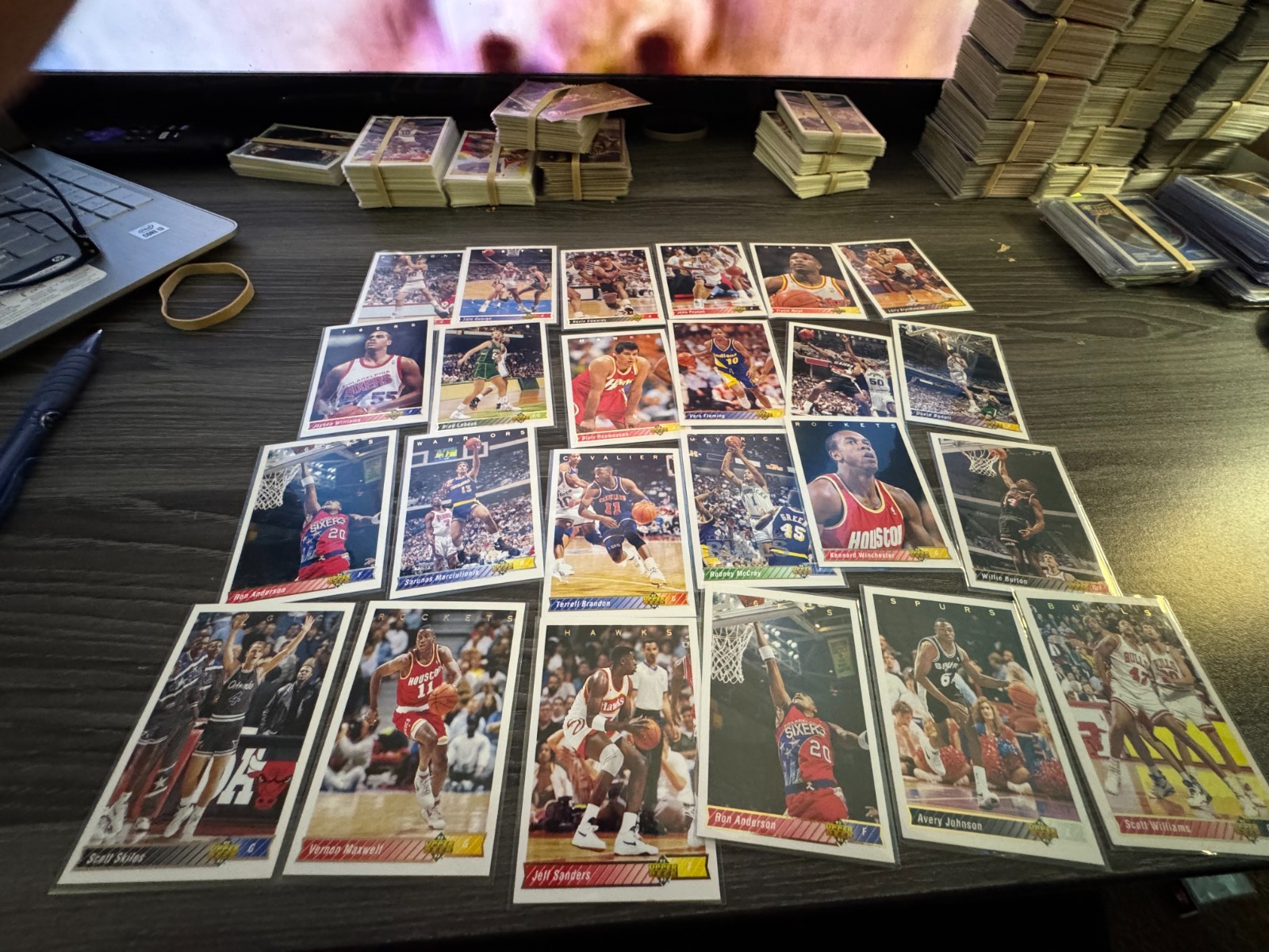 Lot of Vintage Basketball Cards(442)