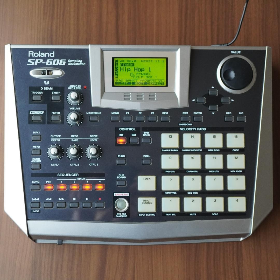 Roland SP-606 Sampling Workstation Sampler Tested Working w/ CF 512MB Japan
