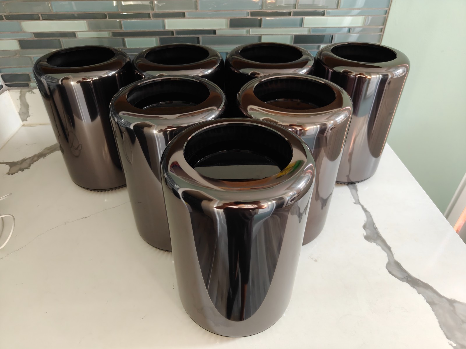 Apple Mac Pro Late 2013 2.7 GHz 12-Core Intel Xeon 64GB RAM -1TB SSD  AMD D700