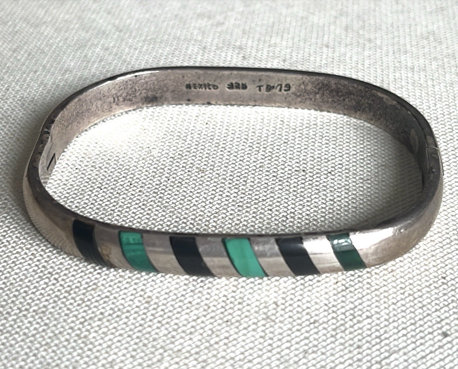 Vtg Mexican Sterling Silver Taxco Green Stone Inlay Hinged Cuff Bracelet TD-79