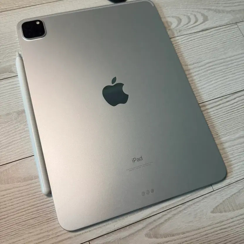 Apple iPad Pro 11 3rd Gen 256GB with Apple Pencil 2nd Gen & Smart Keyboard